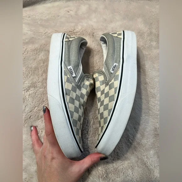 Vans slides sliver size 7 mens or 8.5 womens - Picture 4 of 6